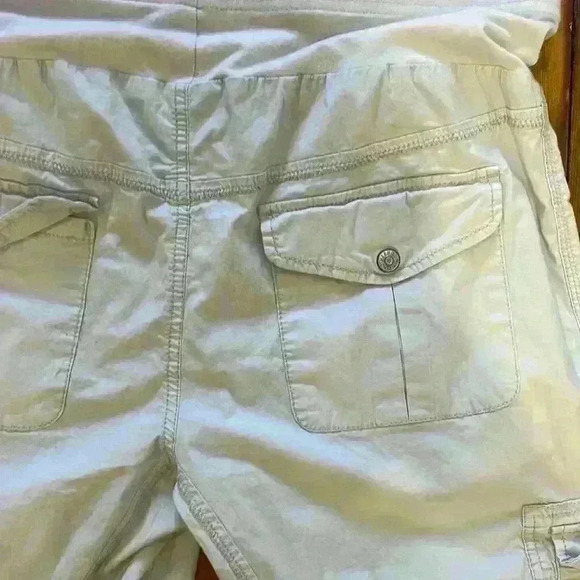 Motherhood Cargo stretch maternity Capris size large - Picture 10 of 11